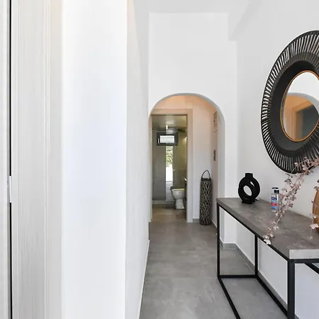 Diamond, A Modern And Stylish House, Near The Shops And Restaurants In Korissia