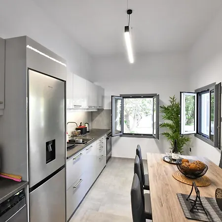 Diamond, A Modern And Stylish House, Near The Shops And Restaurants In Korissia *